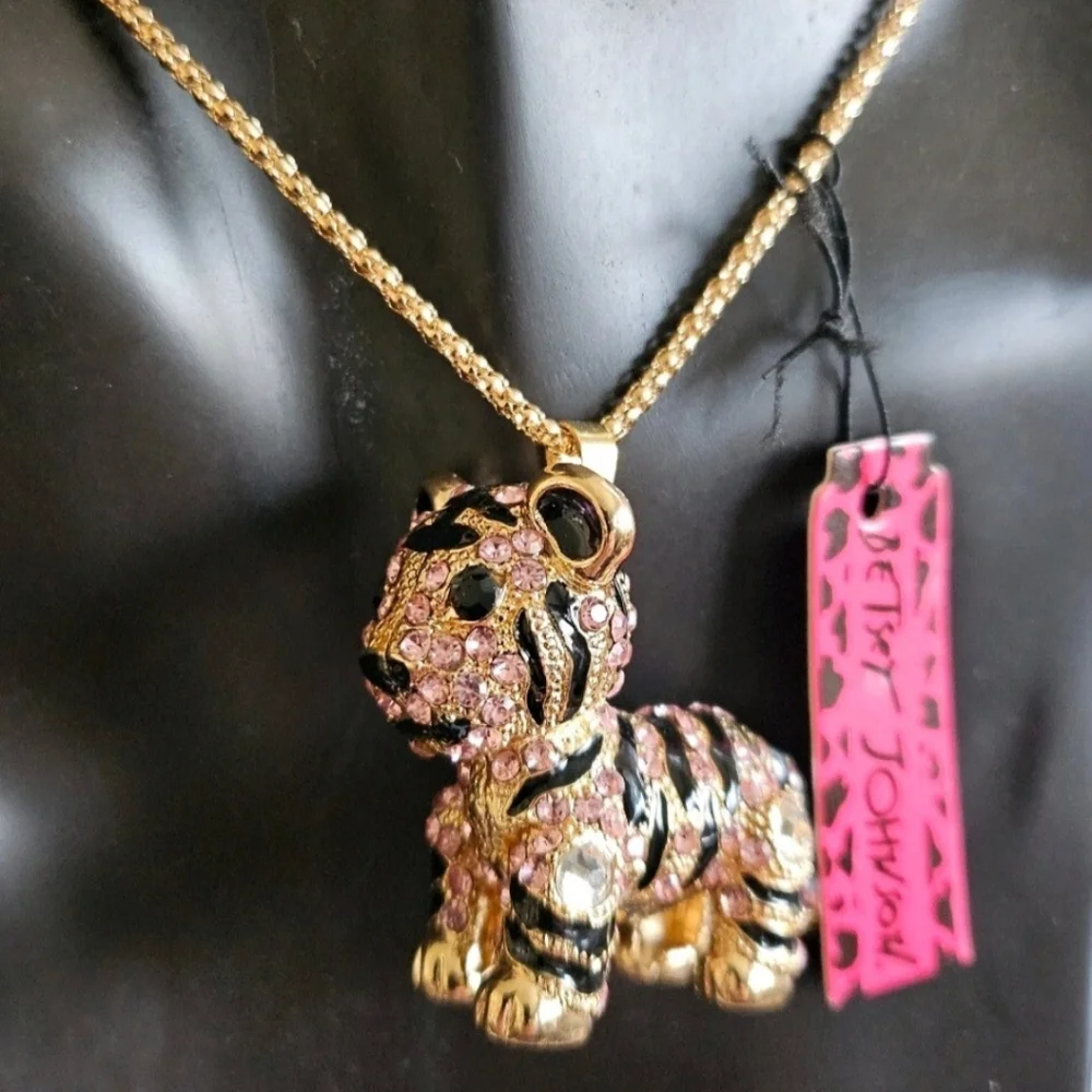 Betsey Johnson Black Enamel&Gold tone 3D Tiger Pendant On Goldtone Necklace 24" - Picture 2 of 3